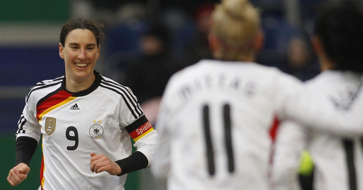 pesepak bola wanita terbaik sepanjang masa Birgit Prinz