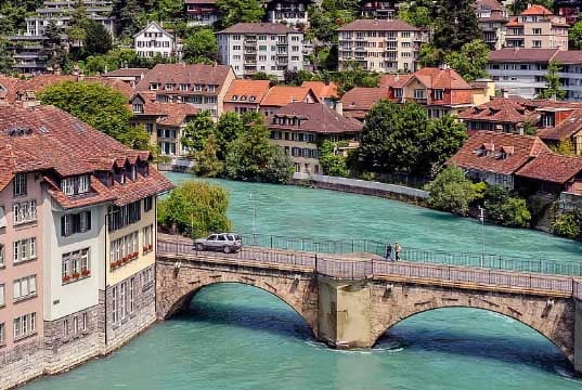 Salah satu fakta menarik Sungai Aare di Swiss adalah air dengan kualitas sangat baik.